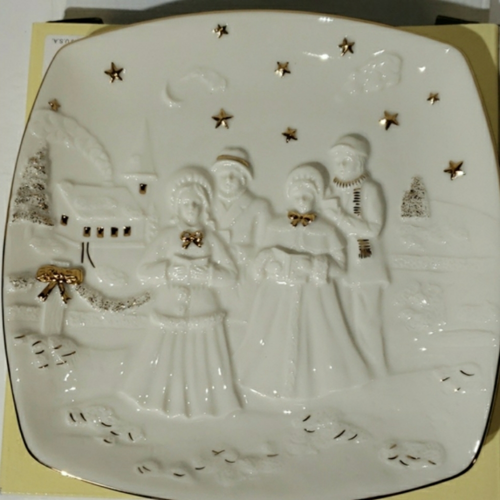 Christmas Mikasa Holiday Elegance Carolers Plate 8"×8" - Picture 3 of 7